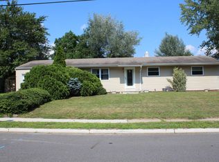 3 Maple Ln, Howell, NJ 07731