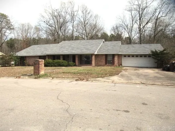 7407 S Laurel St, Pine Bluff, AR 71603