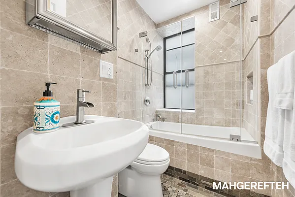 Sold by R New York | media 13