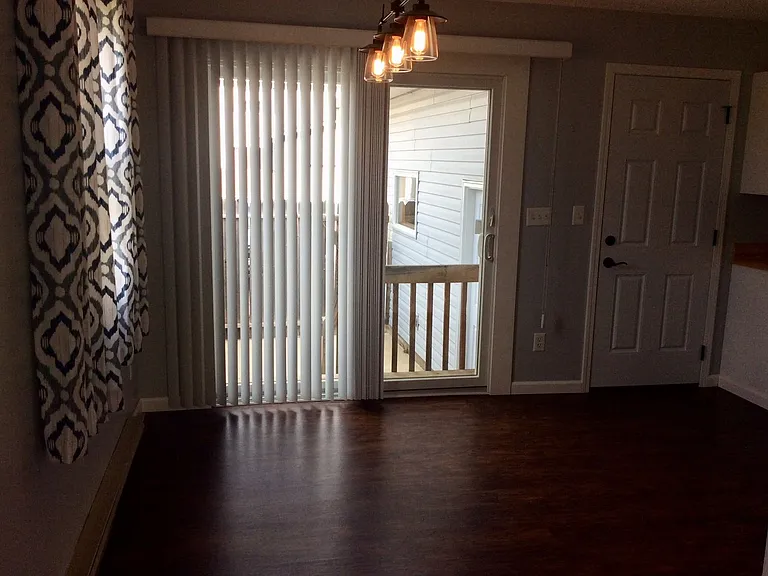 1347 Sims St — Photo 4