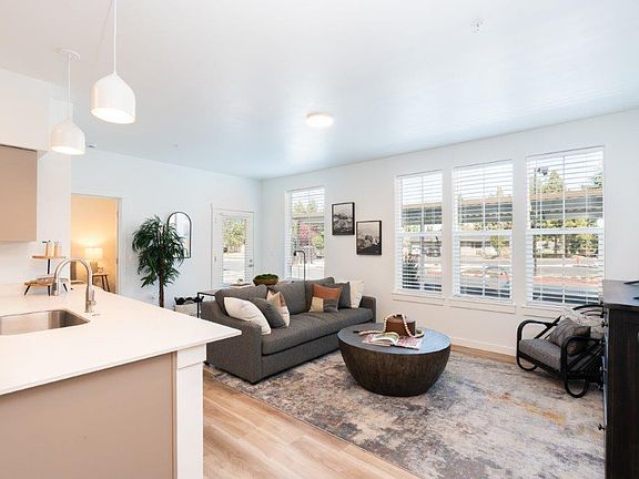 5th image of 2031 NE Holliday Ave #2037-111