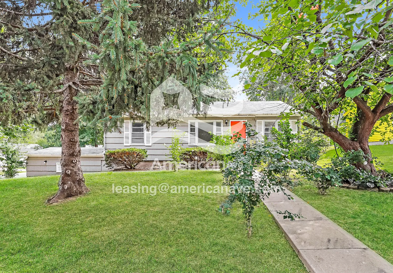 3 bed, 1.5 bath, 912 sqft, $1,322 — Photo 1