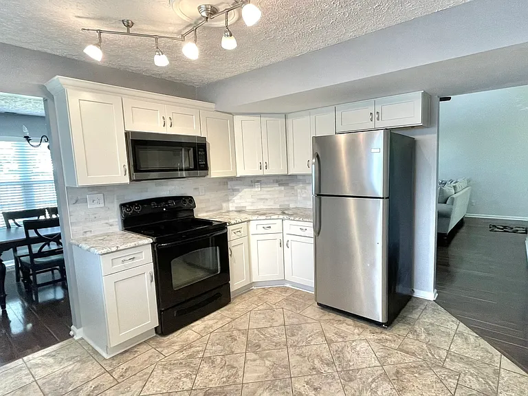 645 Declaration Ct — Photo 16