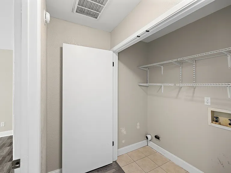 3045 Yorktown Cir — Photo 35