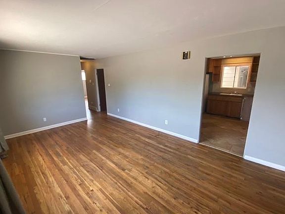 5th image of 2307 Orchard Ave