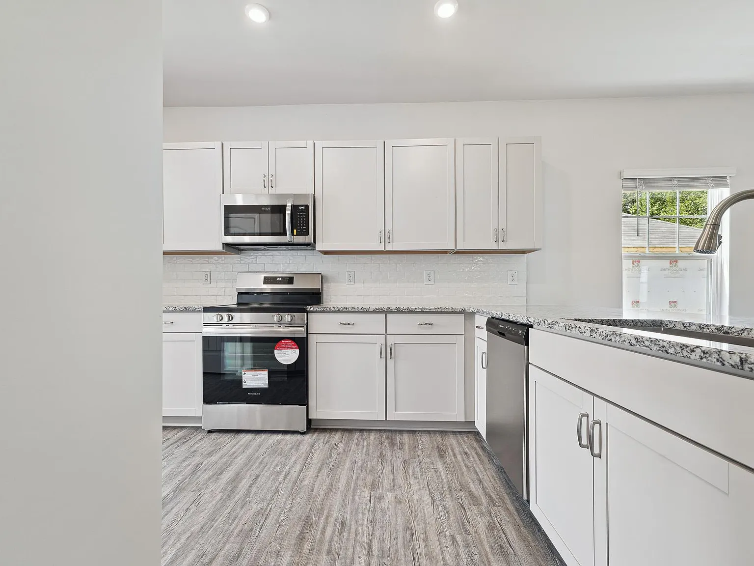 3 bed, 2.5 bath, 2231 sqft, $2,095 — Photo 3