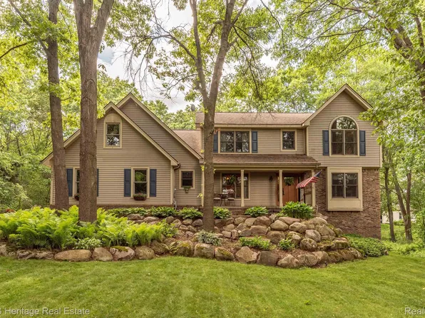 2331 Peppermill Ct, Hartland, MI 48353