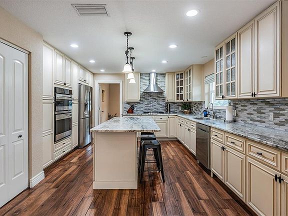 4th image of 118 10th Ave