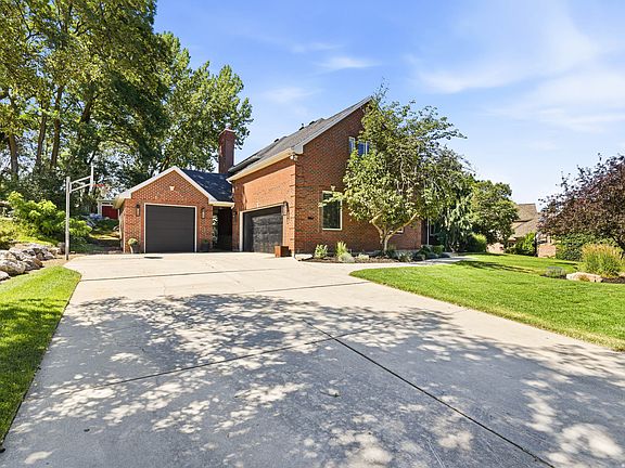 3rd image of 1894 E Bear Creek Dr