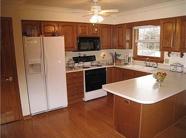 3rd image of 637 Meadowridge Dr