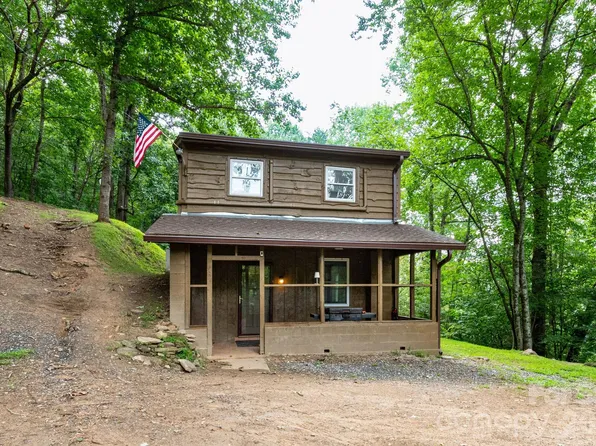 210 Sunset Farm Rd, Whittier, NC 28789