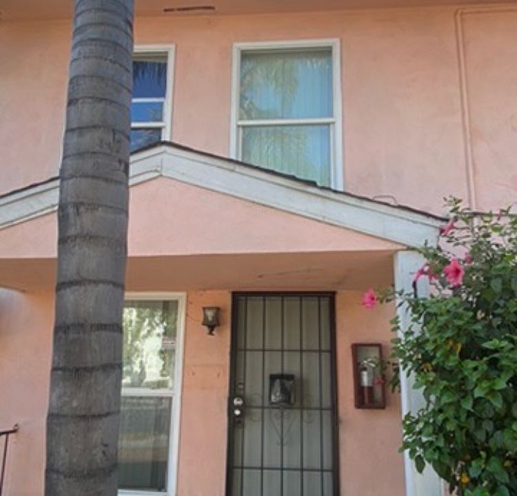 1st image of 1015 N Vineyard Ave