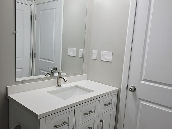 5th image of 8167 180th St W
