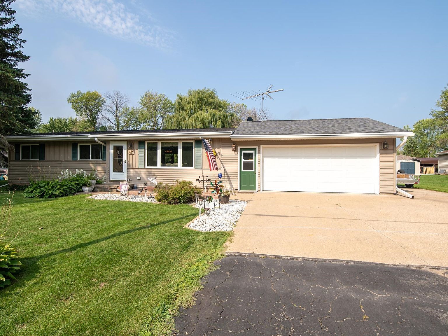 414 S 2nd St, Winneconne, WI 54986 Zillow
