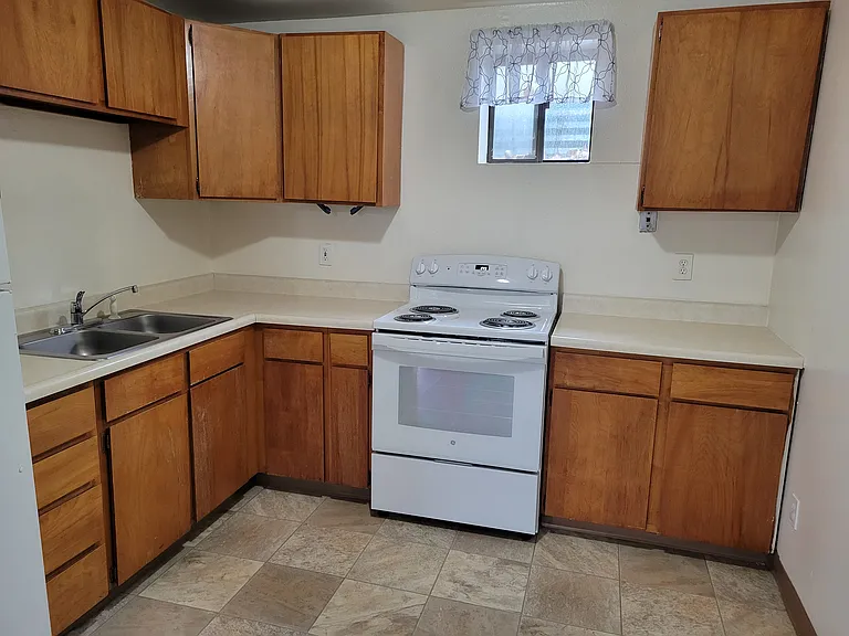 837 E Works St #3 — Photo 4