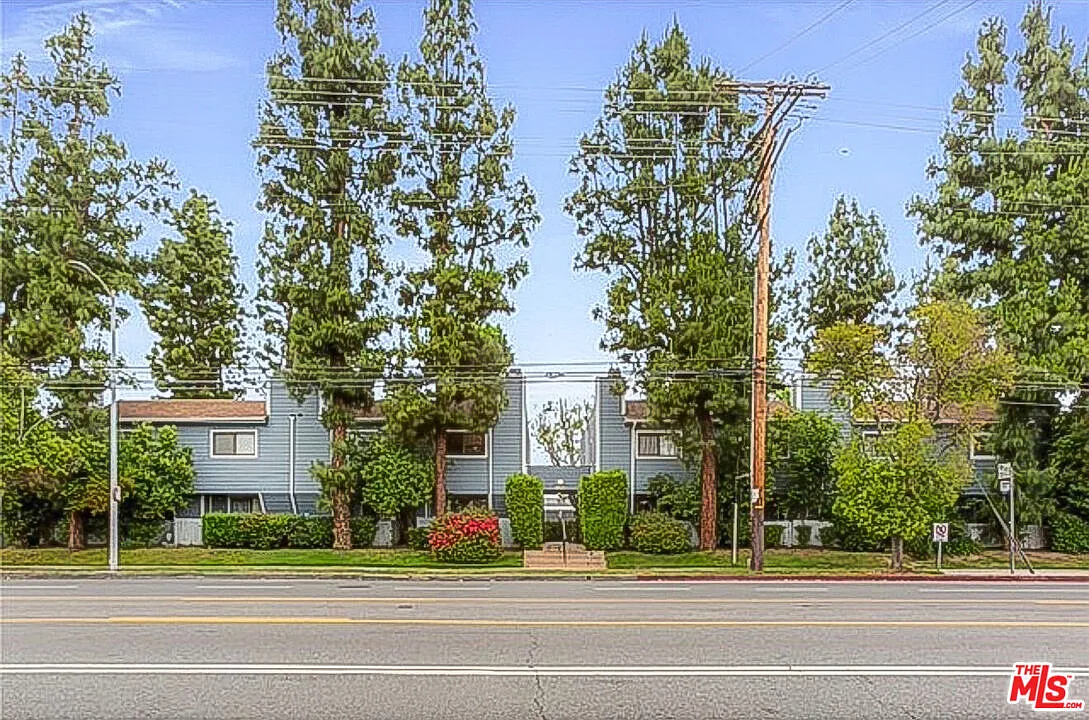 2 bed, 1.5 bath, 992 sqft, $2,700 — Photo 1