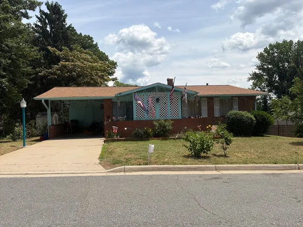 2214 Dominion Dr, Charlottesville, VA 22901