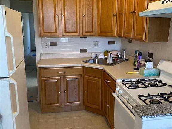 4th image of 11429 204th St