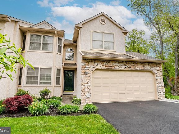 2nd image of 998 Jamie Ct