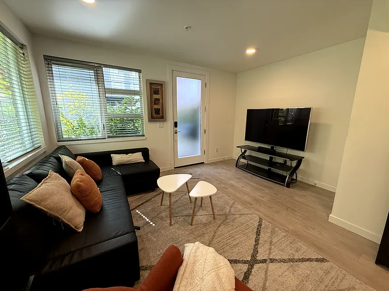 1002 NE 112th St — Photo 2