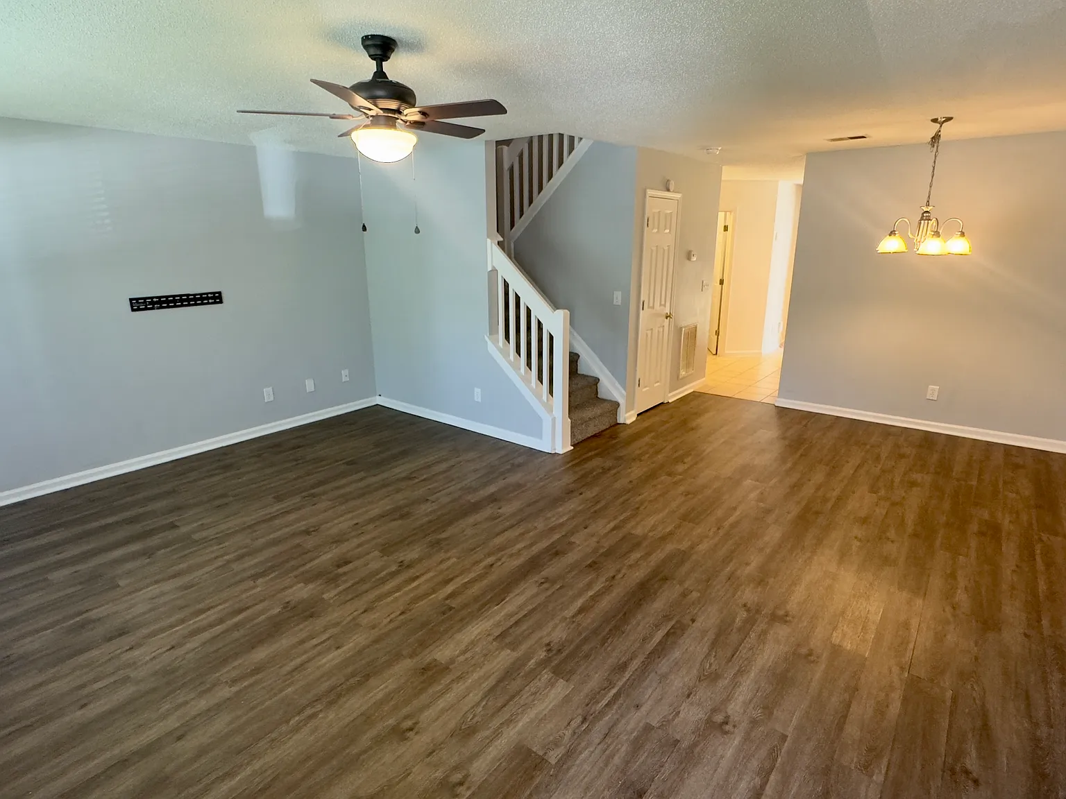 2 bed, 2.5 bath, 1224 sqft, $1,650 — Photo 2