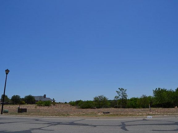 4th image of 610 Ashford Dr