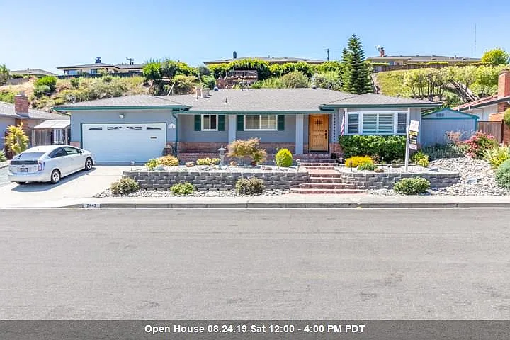 2443 Lakeview Dr photo 1