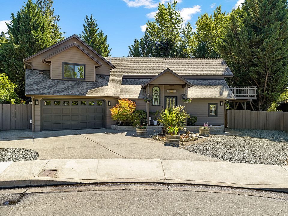 1st image of 104 NW Dawnhill Ct