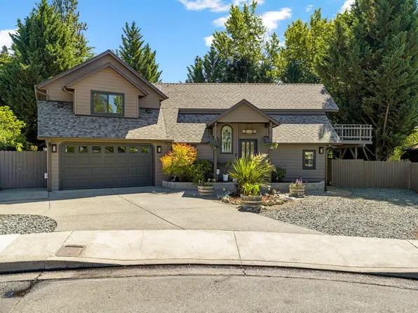 104 NW Dawnhill Ct, Grants Pass, OR 97526
