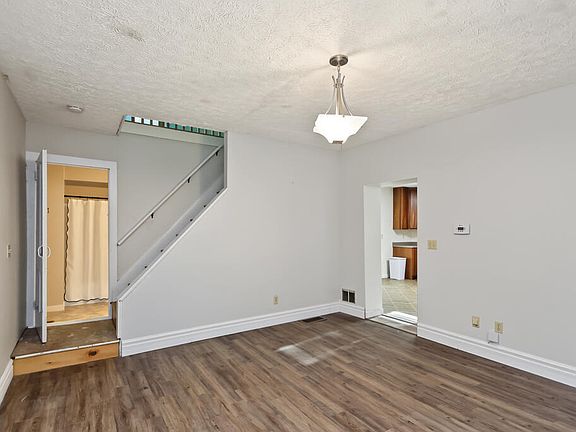4th image of 4321 Possum Run Rd