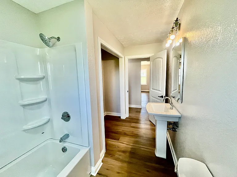 7969 N Dixie Hwy — Photo 17