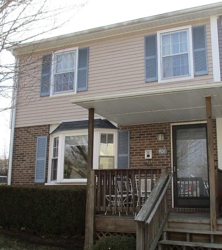 401 W Cadbury Dr — Photo 1