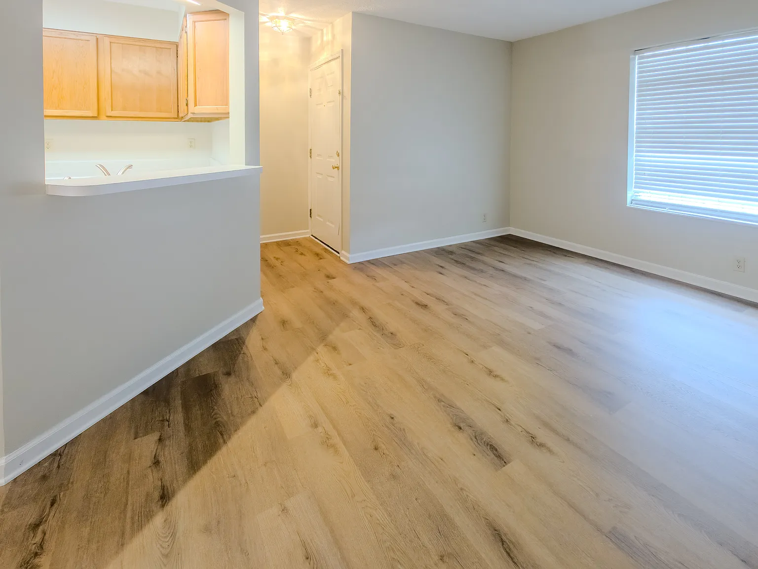 3 bed, 2.5 bath, 1406 sqft, $2,200 — Photo 3