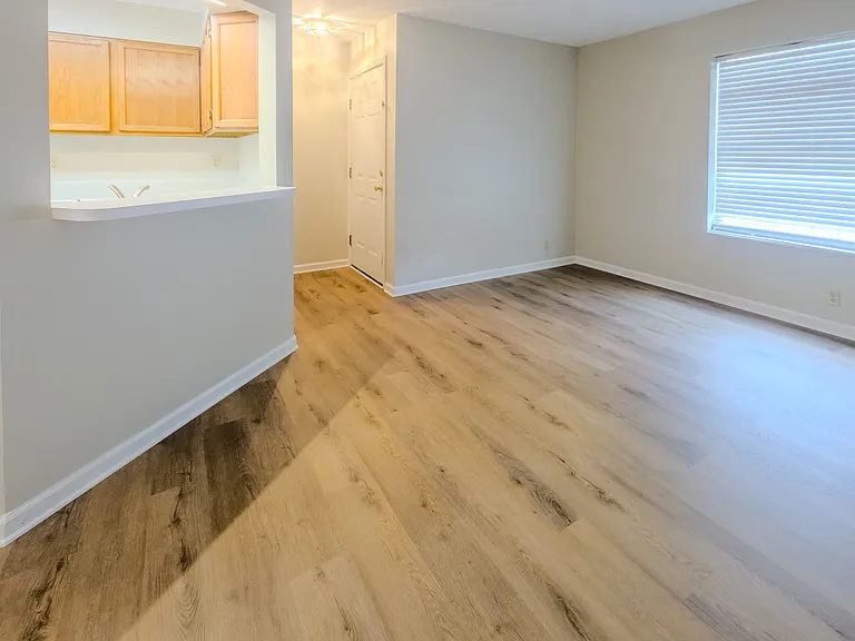843 Claybrook Ct — Photo 3
