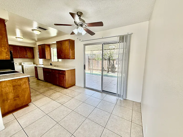 26071 Camphorwood Ave — Photo 8