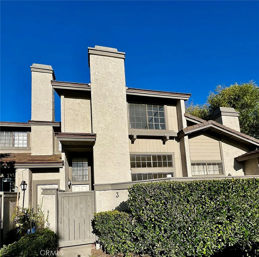 2 bed, 2.5 bath, 1610 sqft, $4,100 — Photo 2