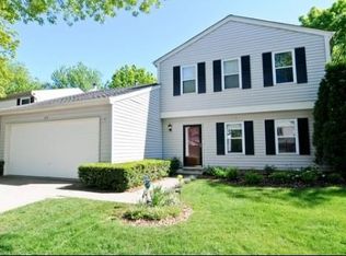 213 Augusta Dr, Vernon Hills, IL