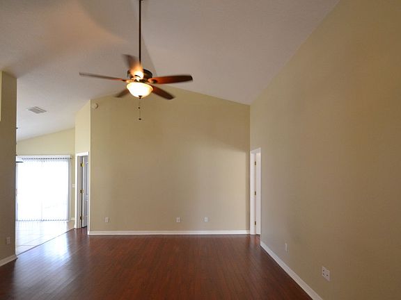 2nd image of 800 Arbor Hill Cir