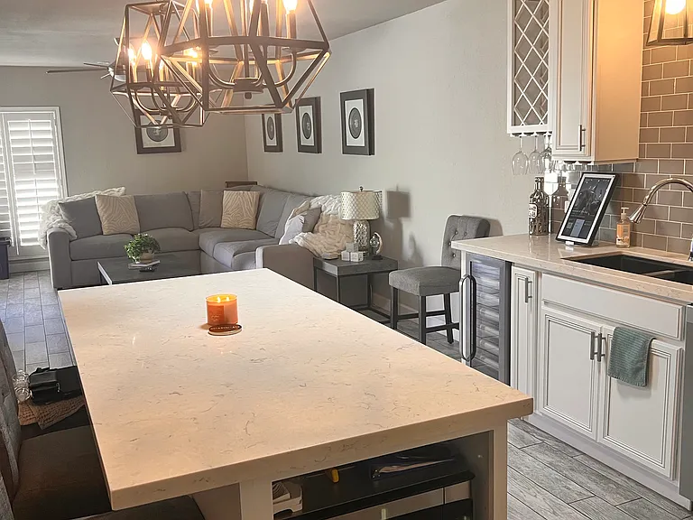 226 W Tainter Dr — Photo 2