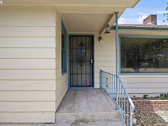 3rd image of 308 Helweg Rd