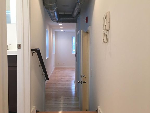 2nd image of 916 N 15th St #2