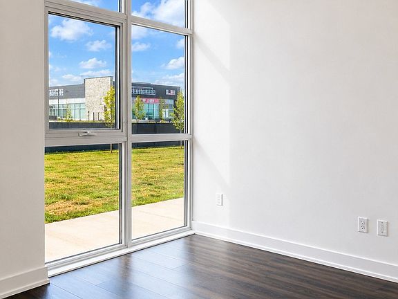 4th image of 470 Dundas St E #103