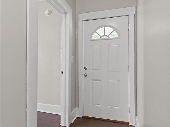 4th image of 1033 E 5th St