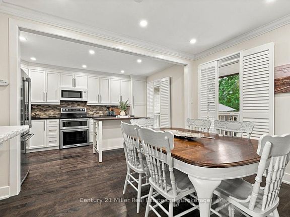 4th image of 37 Tulip St