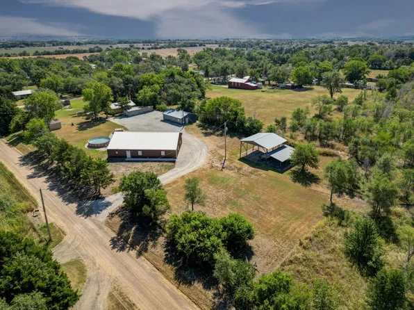 9239 202nd Rd, Winfield, KS 67156