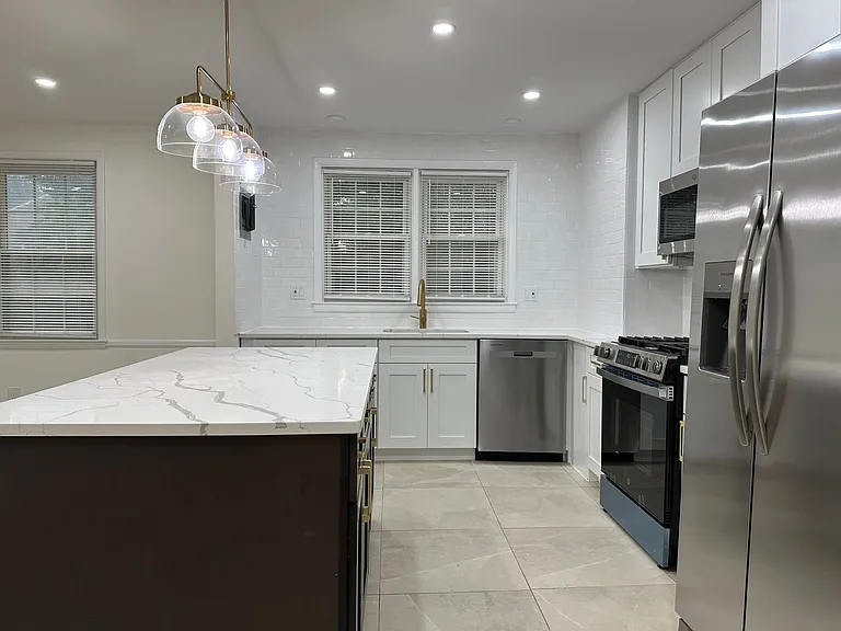 Melrose Apartments — Photo 31