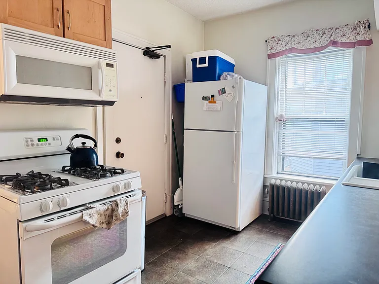 151 Western Ave N #10 — Photo 4