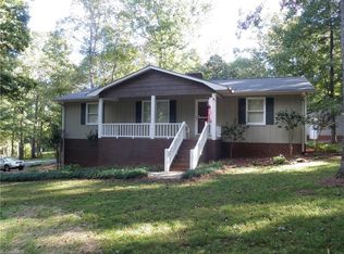 601 Foxcroft Dr, Lexington, NC 27292