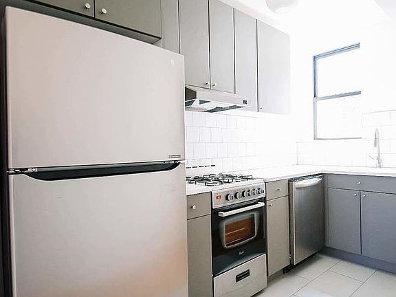 5th image of 302 W 112th St #55