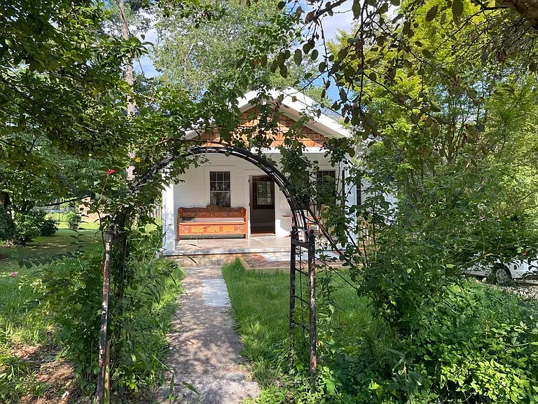 350 S French Broad Ave — Photo 3